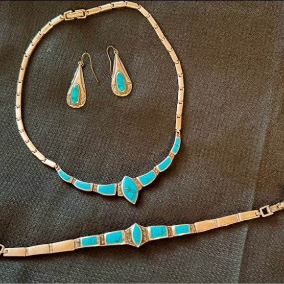 Jewelry - Sterling Silver Native American Southwsrern Turquoise and Silver Jewelry Set